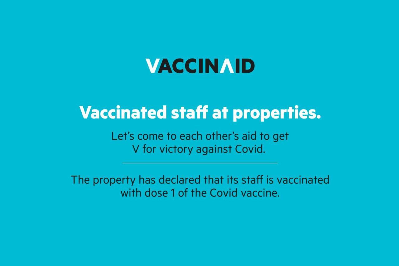 Vaccinated Staff- Oyo Townhouse 105 Khar West Station 호텔 뭄바이 외부 사진
