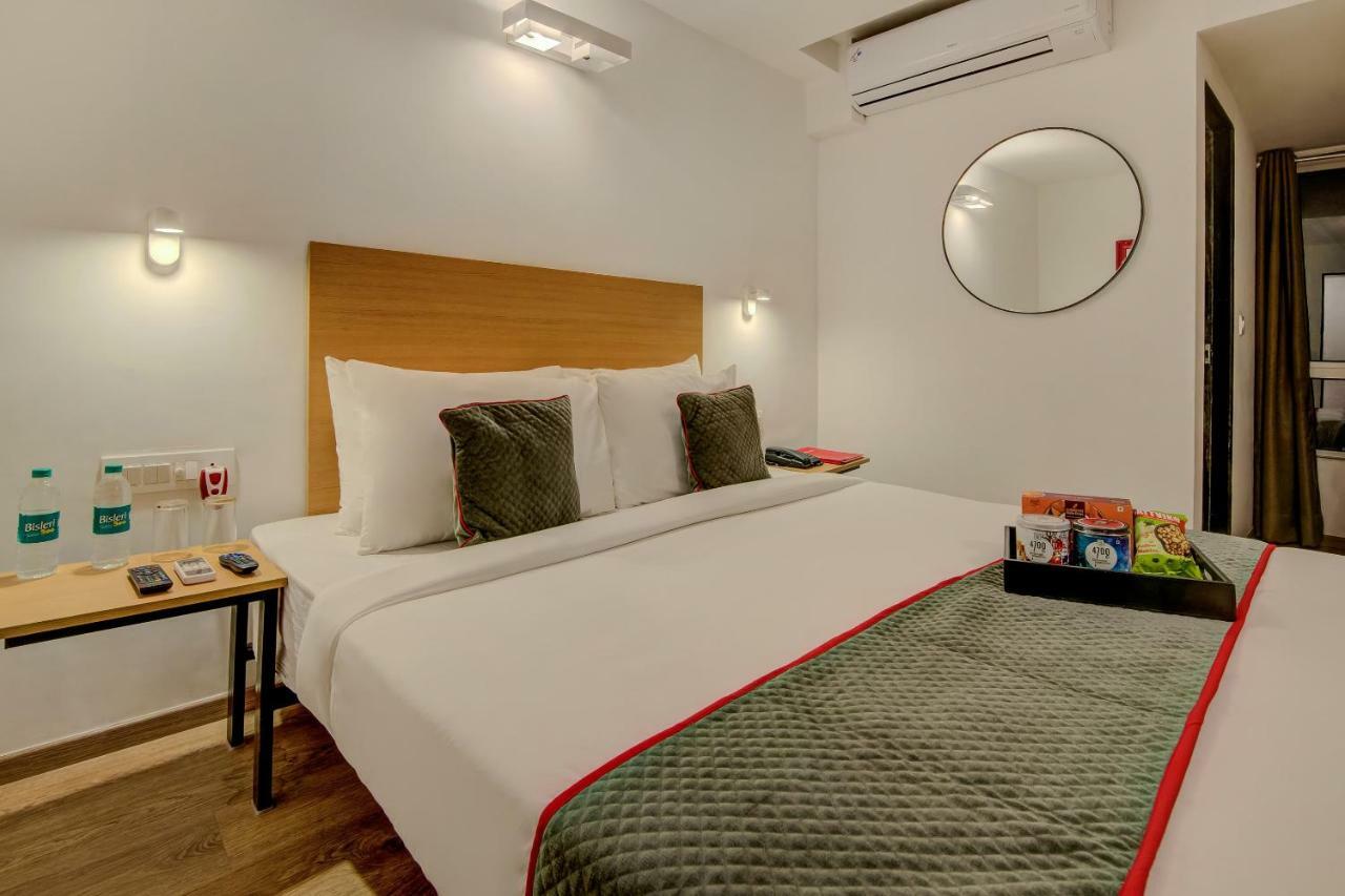 Vaccinated Staff- Oyo Townhouse 105 Khar West Station 호텔 뭄바이 외부 사진