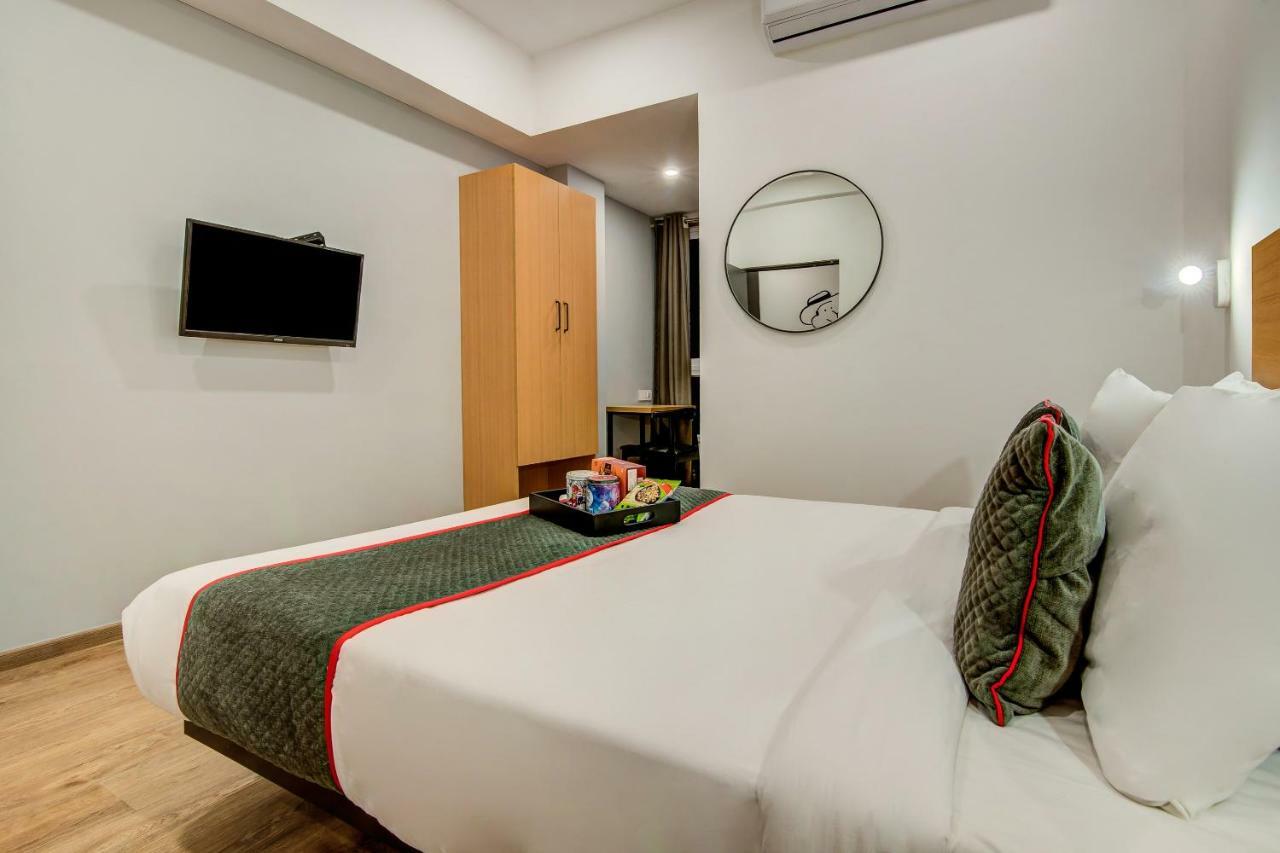 Vaccinated Staff- Oyo Townhouse 105 Khar West Station 호텔 뭄바이 외부 사진
