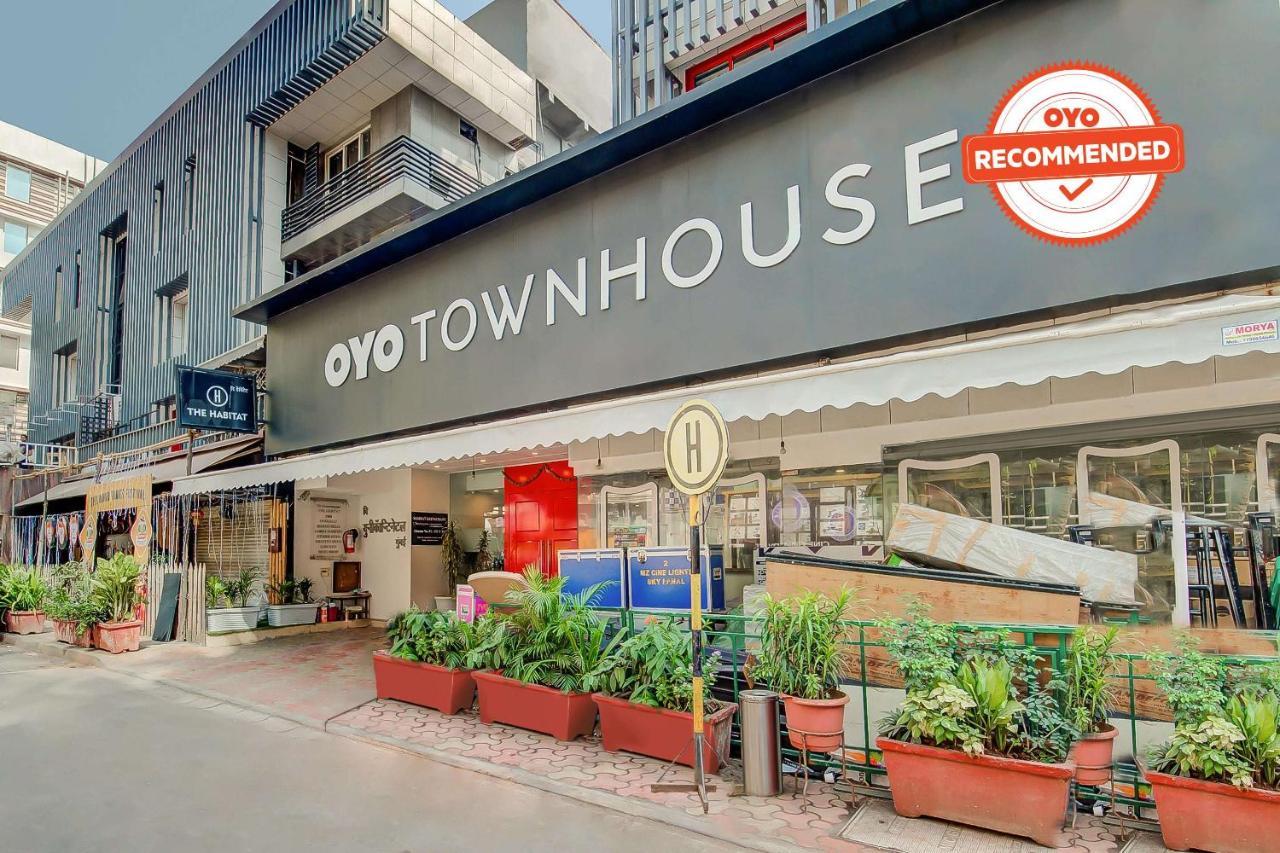 Vaccinated Staff- Oyo Townhouse 105 Khar West Station 호텔 뭄바이 외부 사진